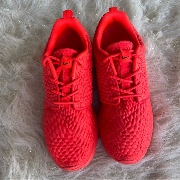 Nike Roshe One DMB Bright Crimson Sneakers - Picture 4 of 16